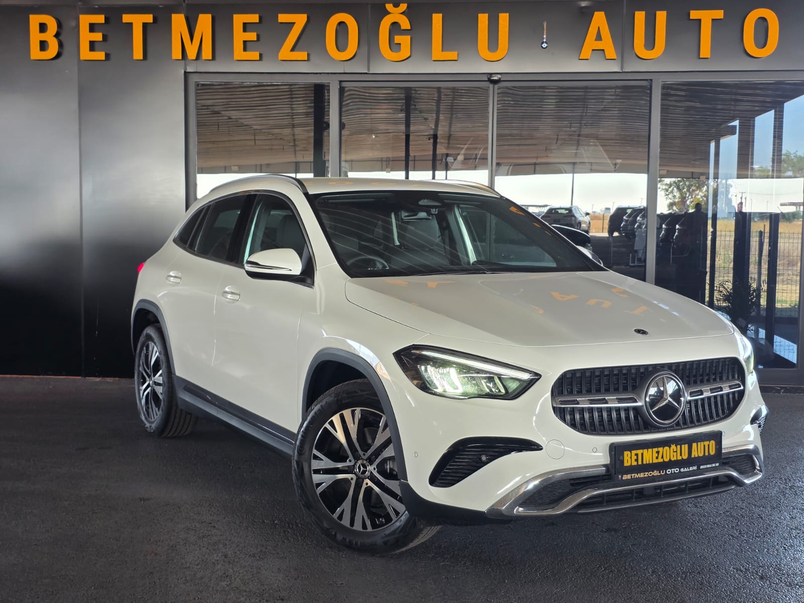 MERCEDES  GLA180 PREMIUM PLUS