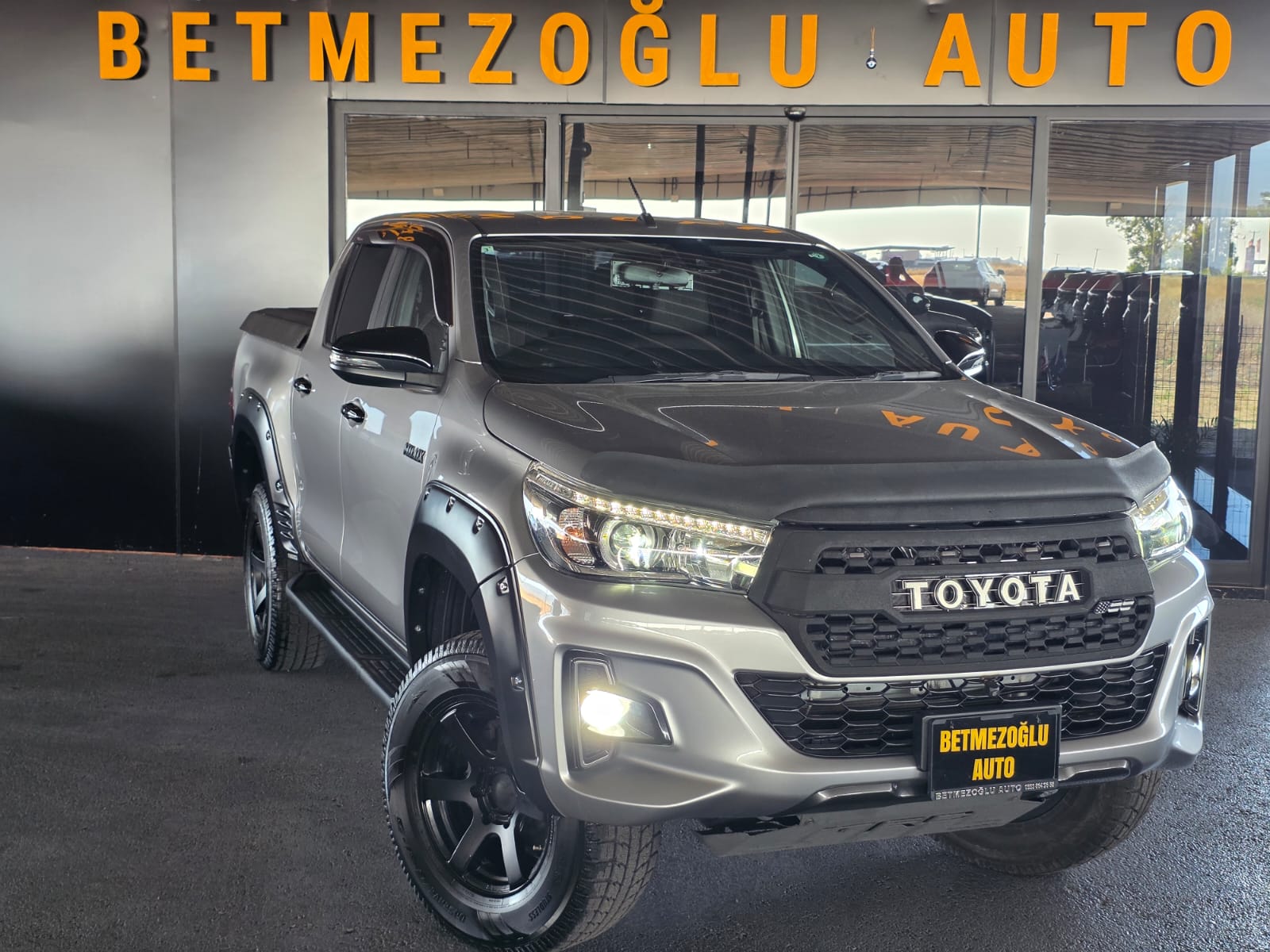 TOYOTA HILUX